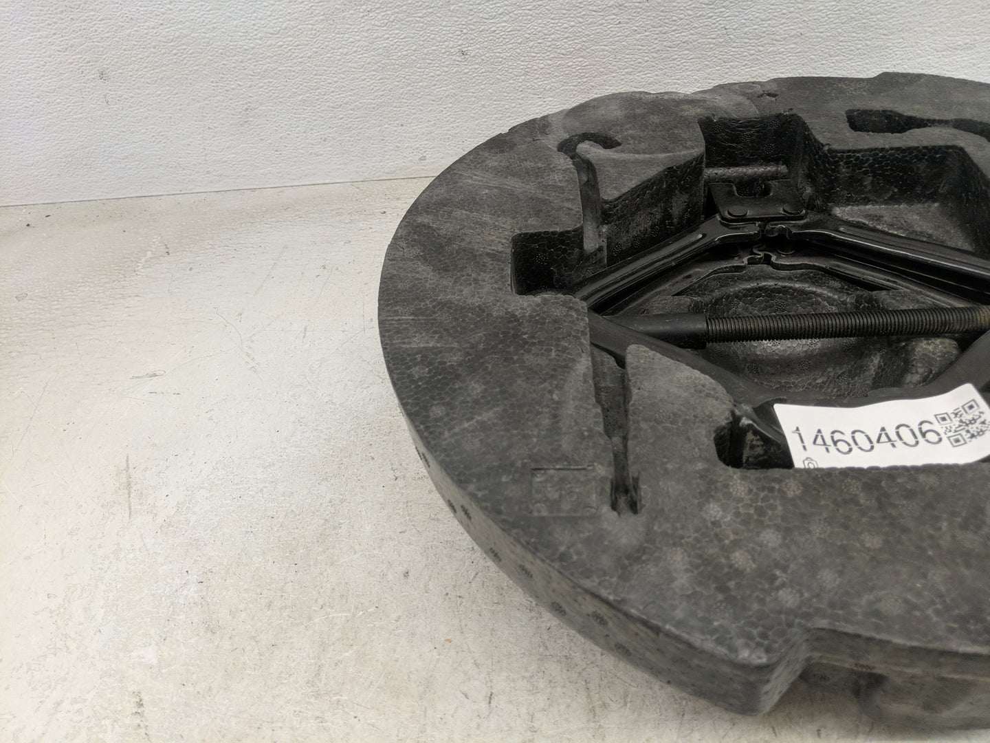 2006 Hyundai Sonata Spare Scissor Car Jack 1460406 - Oemusedautoparts1.com