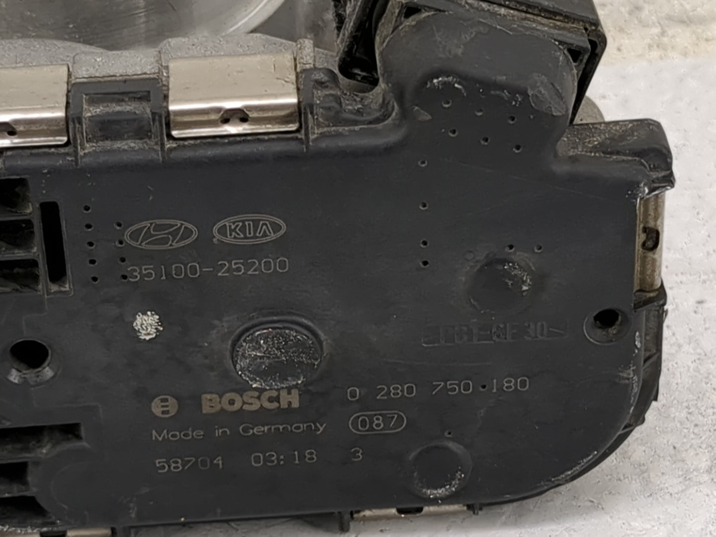 2006-2010 Hyundai Sonata Throttle Body P/N:35100-25200 0280750180 Fits Fits 2006 2007 2008 2009 2010 2011 2012 2013 OEM Used