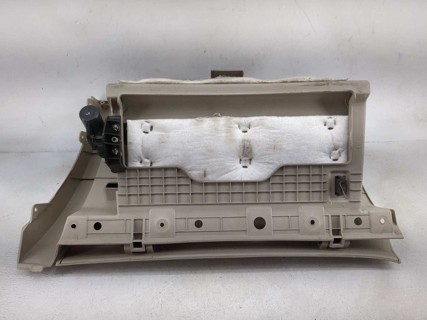 2006 Hyundai Sonata Passenger Glove Box Door Storage Compartment 1482818 - Oemusedautoparts1.com