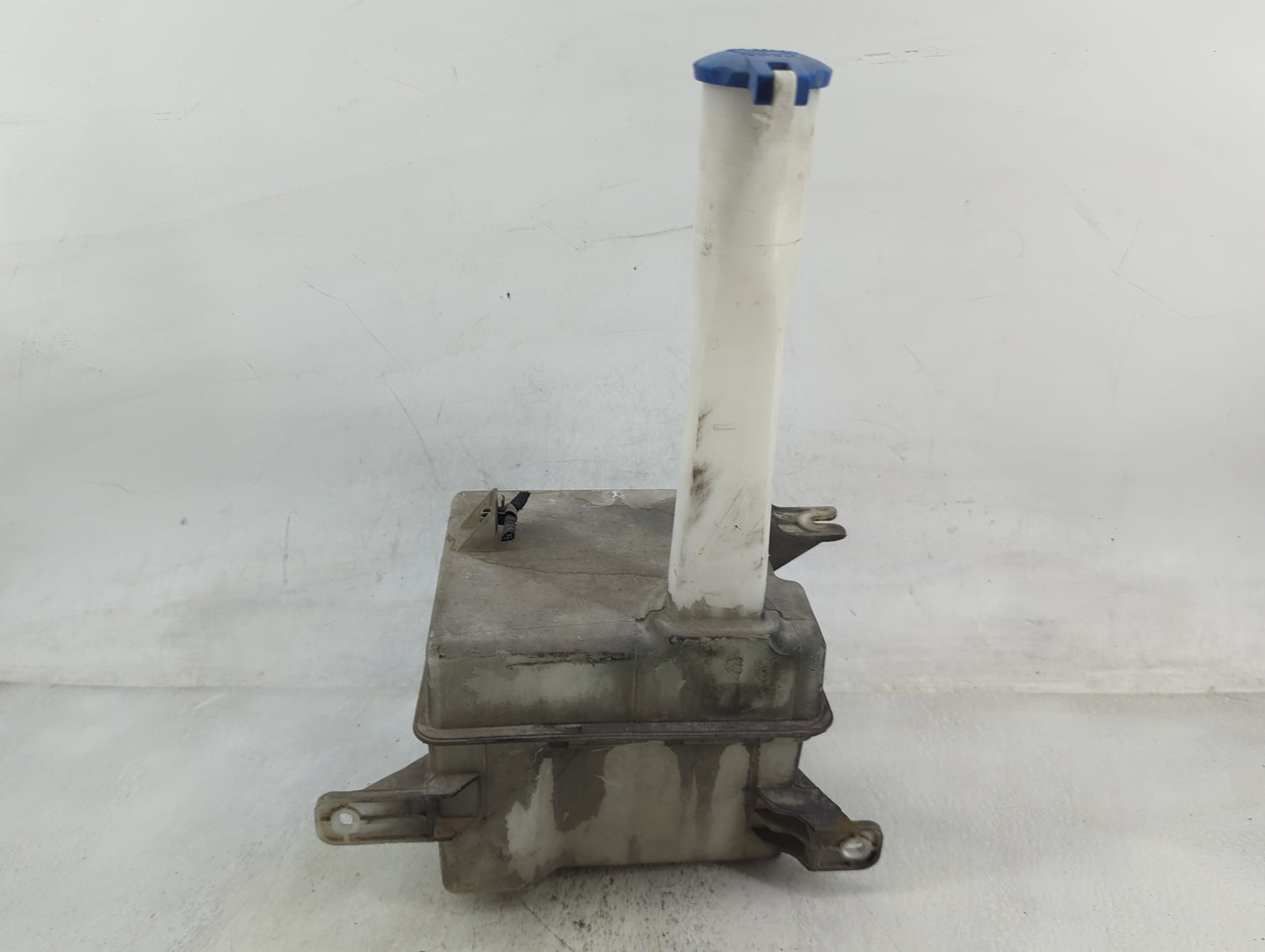 2006-2010 Hyundai Sonata Windshield Washer Fluid Reservoir Bottle 1496936 - Oemusedautoparts1.com