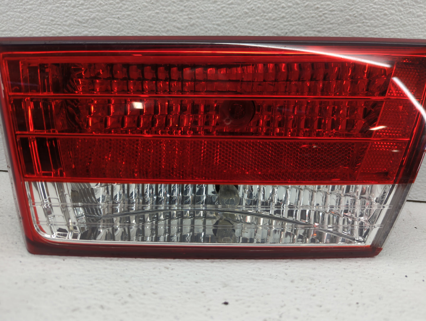 2006-2008 Hyundai Sonata Tail Light Assembly Passenger Right OEM P/N:92404-0A0 Fits Fits 2006 2007 2008 OEM Used Auto Parts 