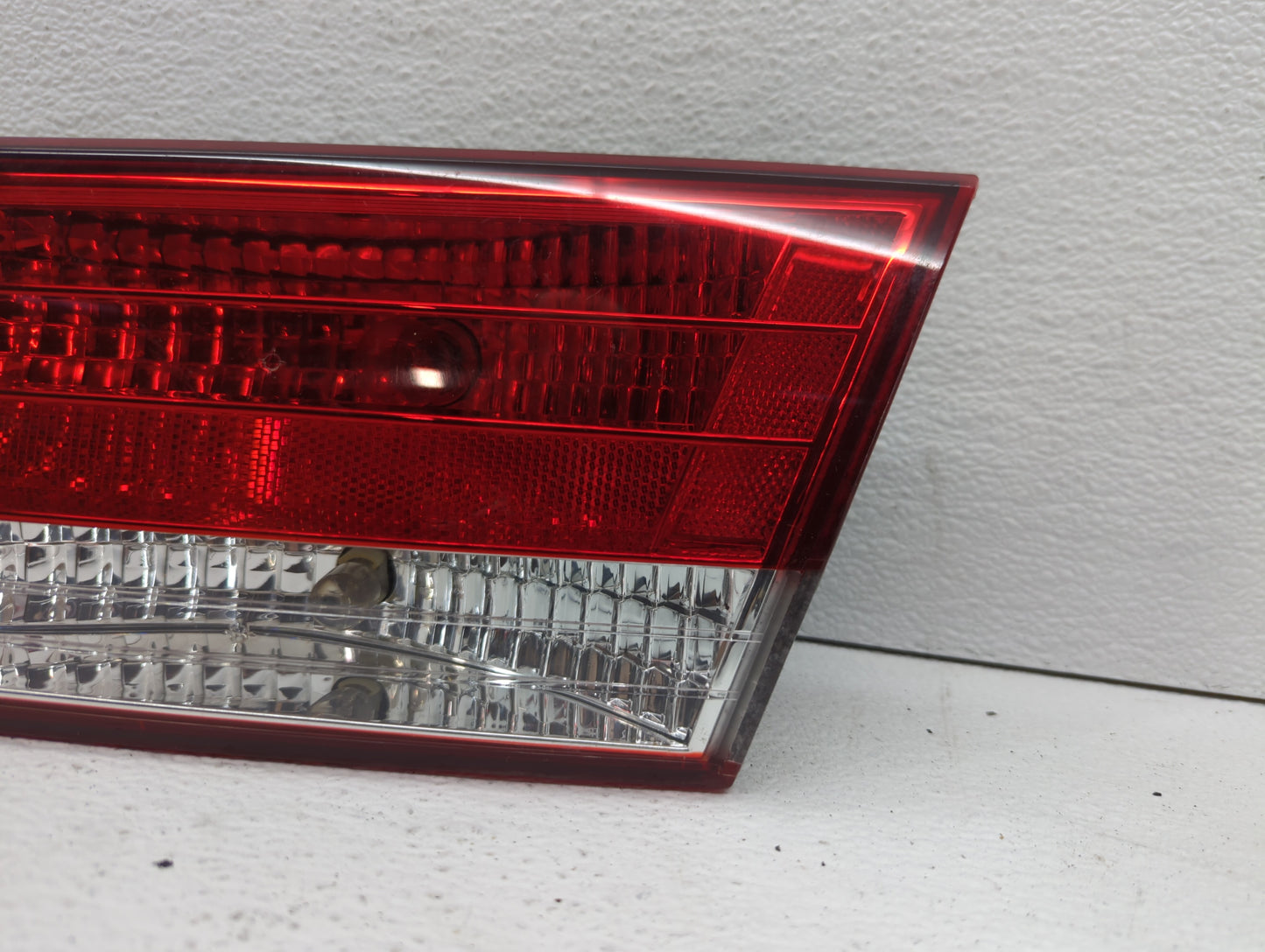2006-2008 Hyundai Sonata Tail Light Assembly Passenger Right OEM P/N:92404-0A0 Fits Fits 2006 2007 2008 OEM Used Auto Parts 