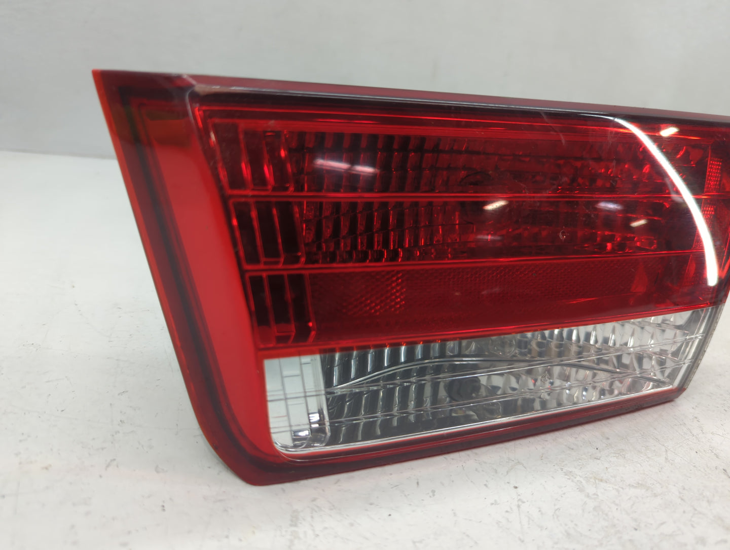 2006-2008 Hyundai Sonata Tail Light Assembly Passenger Right OEM P/N:92404-0A0 Fits Fits 2006 2007 2008 OEM Used Auto Parts 