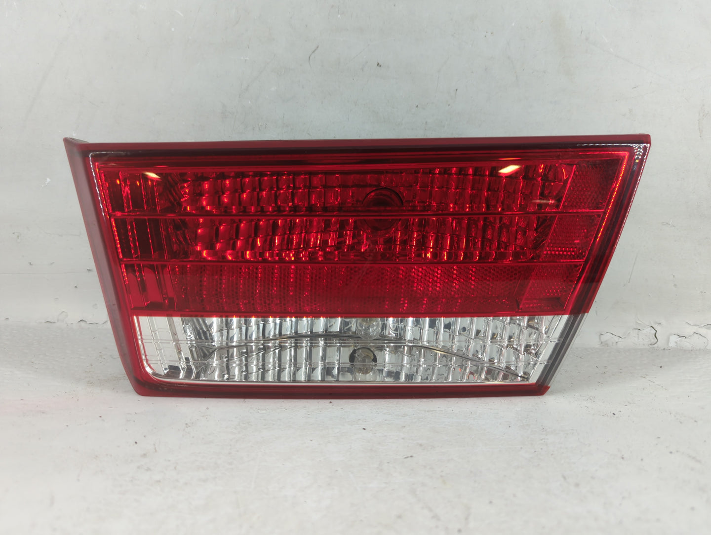 2006-2008 Hyundai Sonata Tail Light Assembly Driver Left OEM P/N:92404-0A0 Fits Fits 2006 2007 2008 OEM Used Auto Parts - Oe