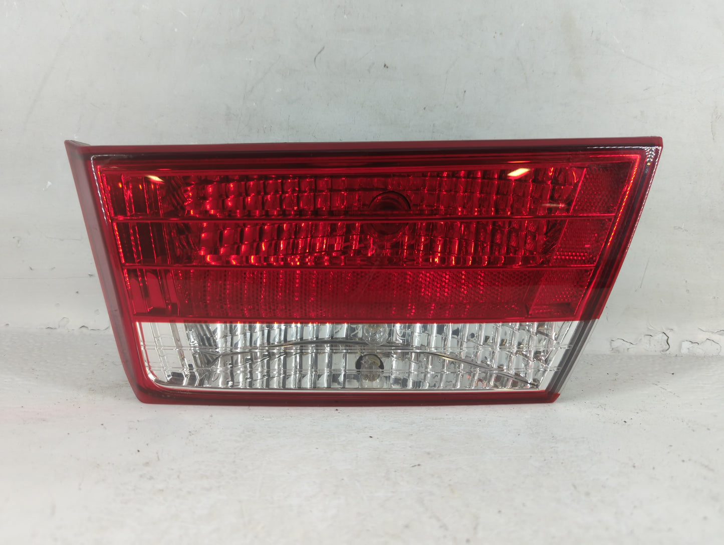 2006-2008 Hyundai Sonata Tail Light Assembly Driver Left OEM P/N:92404-0A0 Fits Fits 2006 2007 2008 OEM Used Auto Parts - Oe