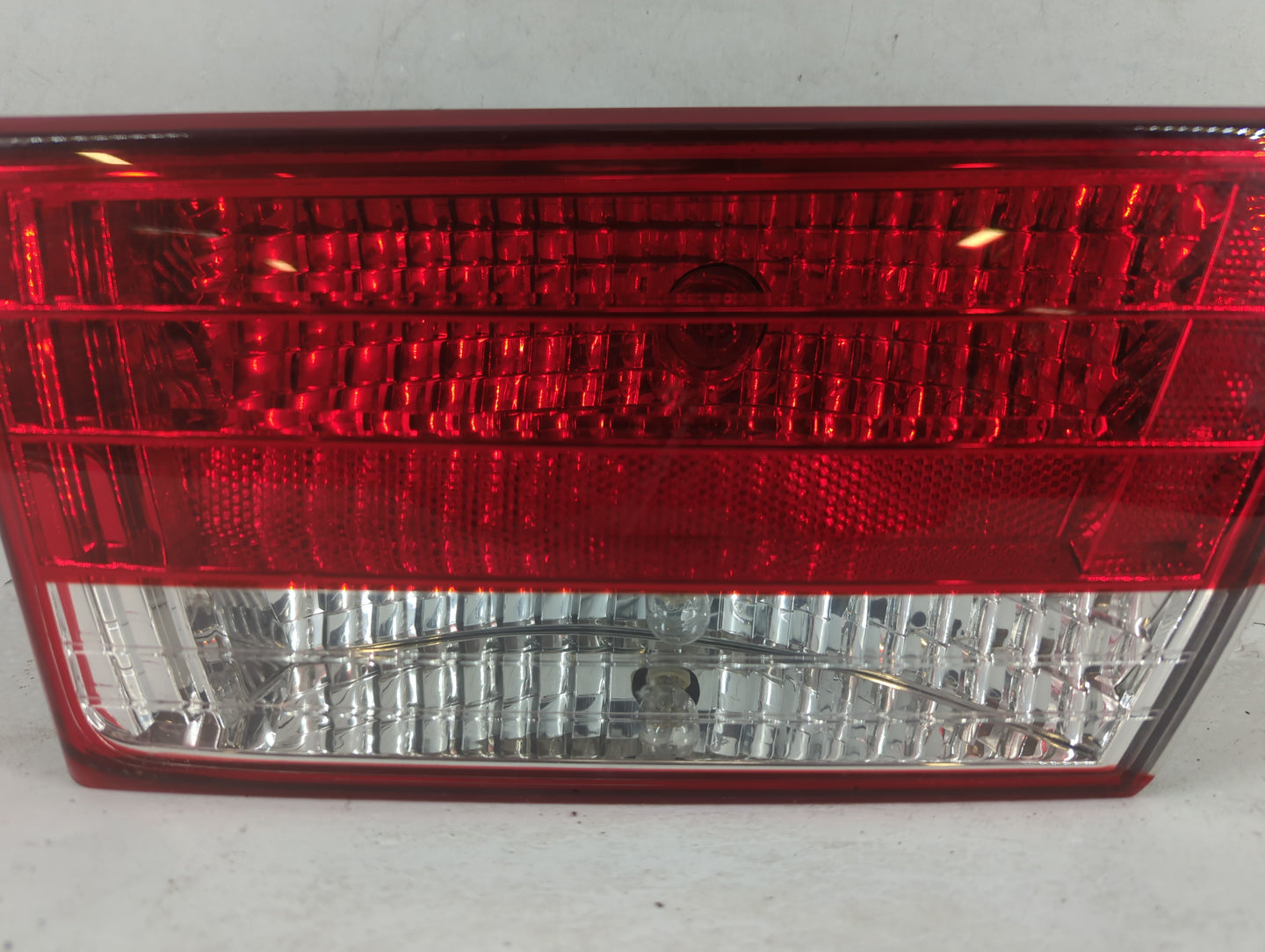 2006-2008 Hyundai Sonata Tail Light Assembly Driver Left OEM P/N:92404-0A0 Fits Fits 2006 2007 2008 OEM Used Auto Parts - Oe
