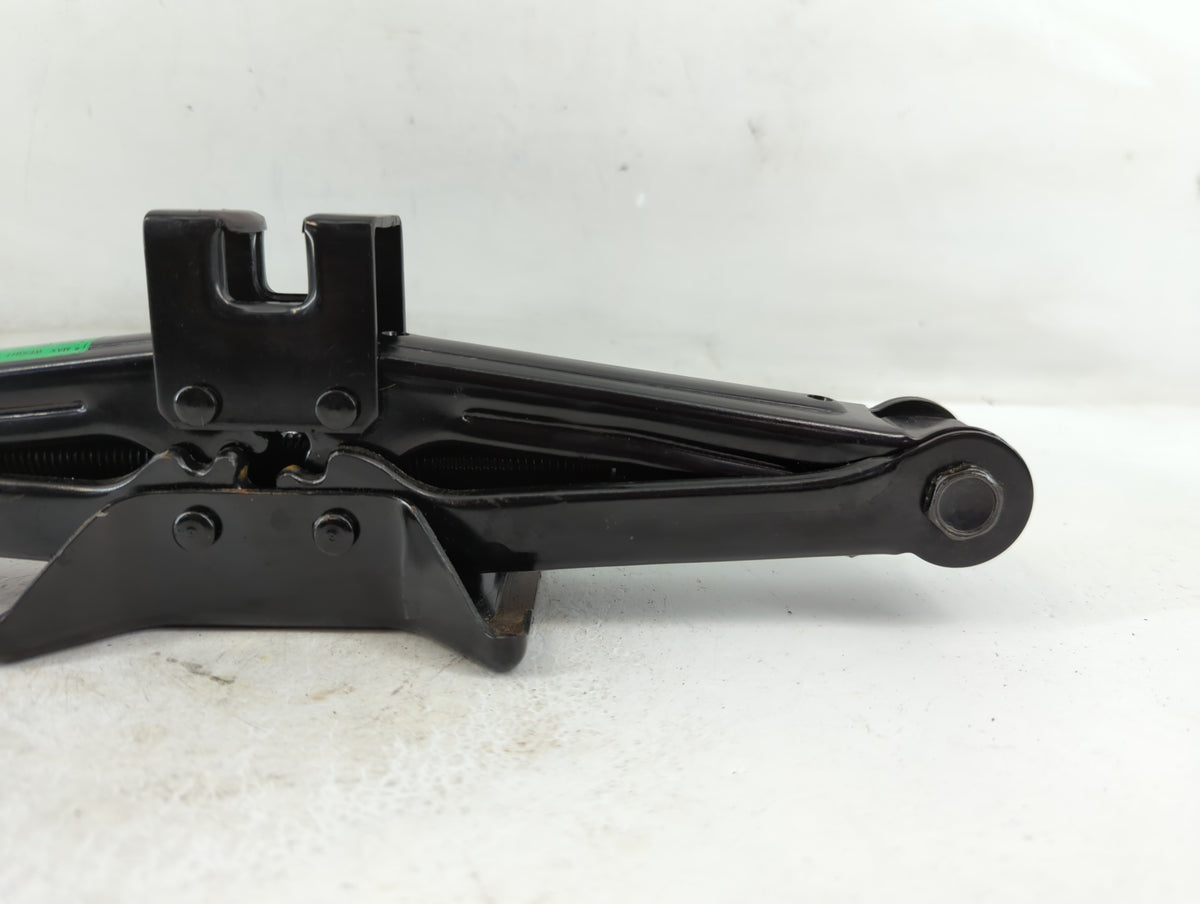 2006 Hyundai Sonata Spare Scissor Car Jack 886701 - Oemusedautoparts1.com