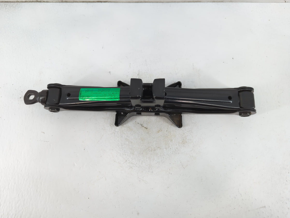 2006 Hyundai Sonata Spare Scissor Car Jack 886701 - Oemusedautoparts1.com