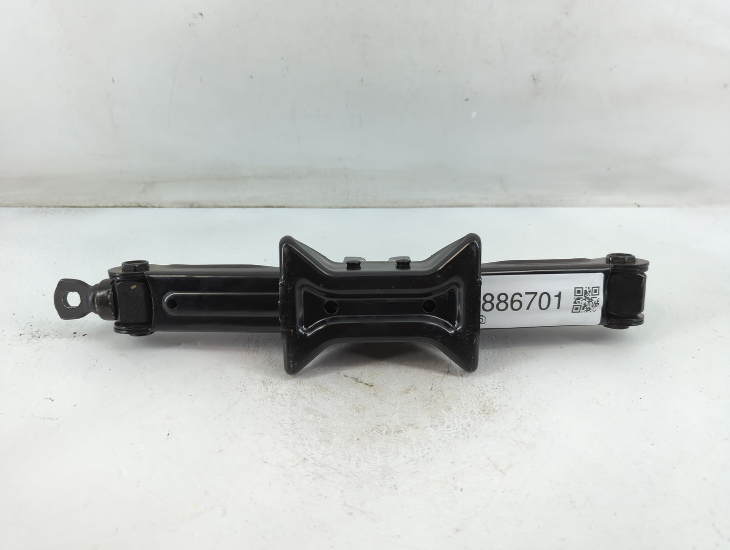 2006 Hyundai Sonata Spare Scissor Car Jack 886701 - Oemusedautoparts1.com