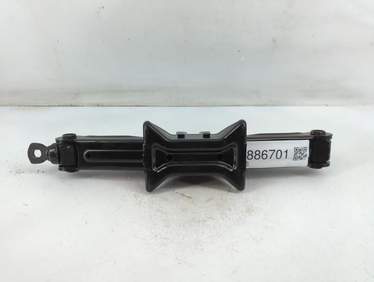 2006 Hyundai Sonata Spare Scissor Car Jack 886701 - Oemusedautoparts1.com