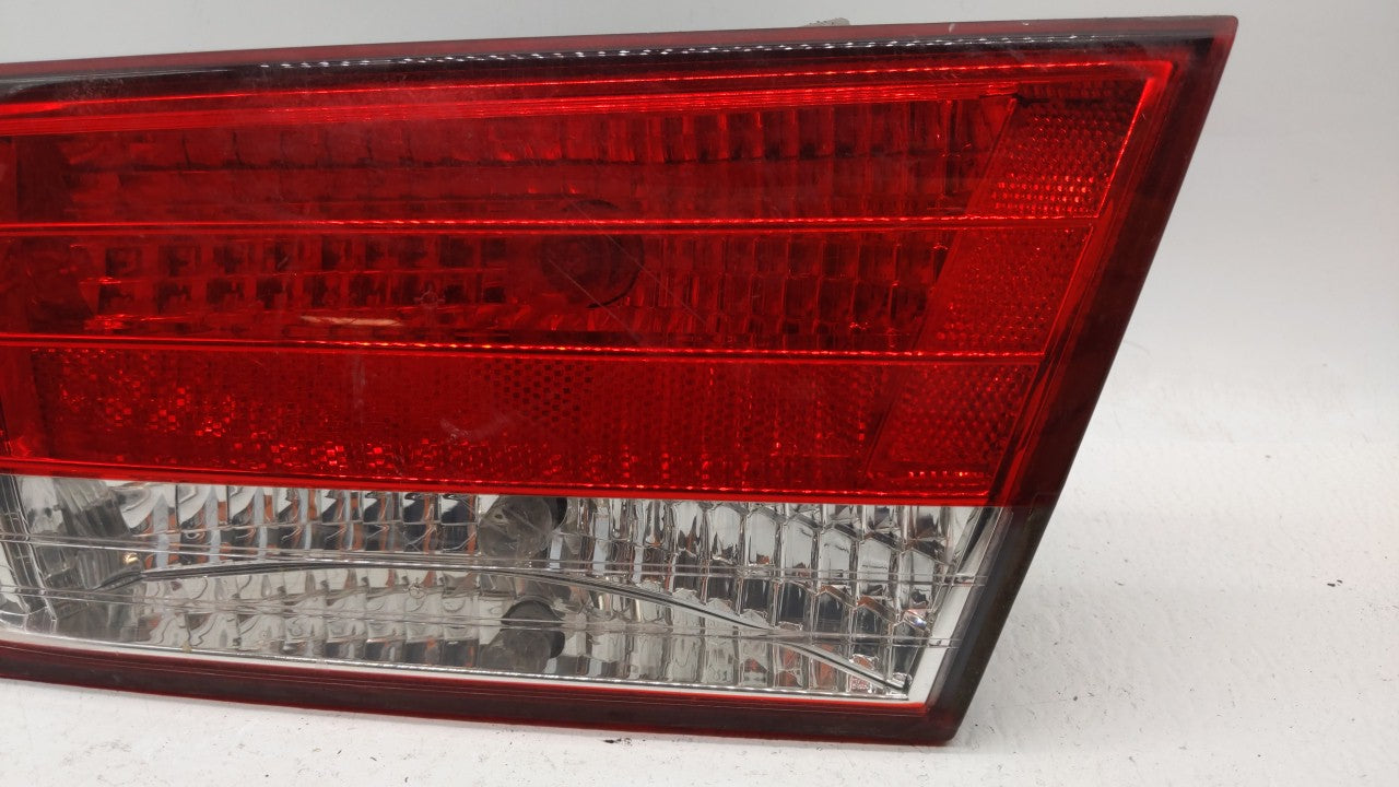 2006 Hyundai Sonata Tail Light Assembly Passenger Right OEM P/N:92404-0A0 Fits Fits 2007 2008 OEM Used Auto Parts - Oemuseda