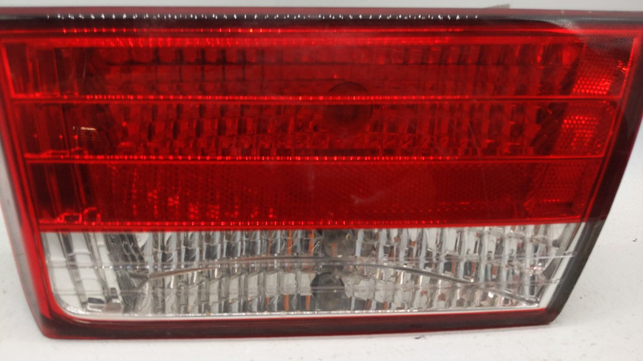 2006 Hyundai Sonata Tail Light Assembly Passenger Right OEM P/N:92404-0A0 Fits Fits 2007 2008 OEM Used Auto Parts - Oemuseda