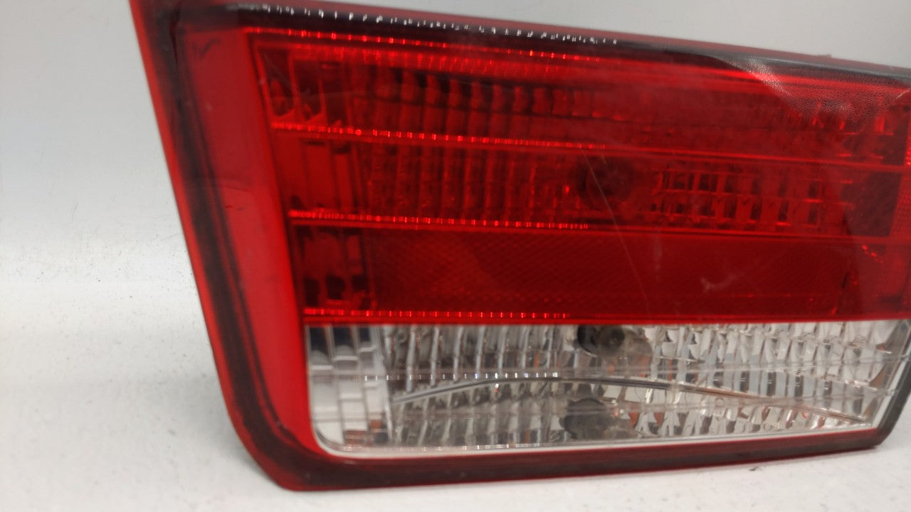 2006 Hyundai Sonata Tail Light Assembly Passenger Right OEM P/N:92404-0A0 Fits Fits 2007 2008 OEM Used Auto Parts - Oemuseda