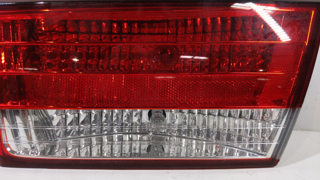 2006 Hyundai Sonata Tail Light Assembly Passenger Right OEM P/N:92404-0A0 Fits Fits 2007 2008 OEM Used Auto Parts - Oemuseda