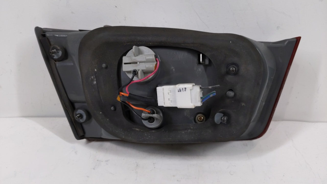 2006 Hyundai Sonata Tail Light Assembly Passenger Right OEM P/N:92404-0A0 Fits Fits 2007 2008 OEM Used Auto Parts - Oemuseda