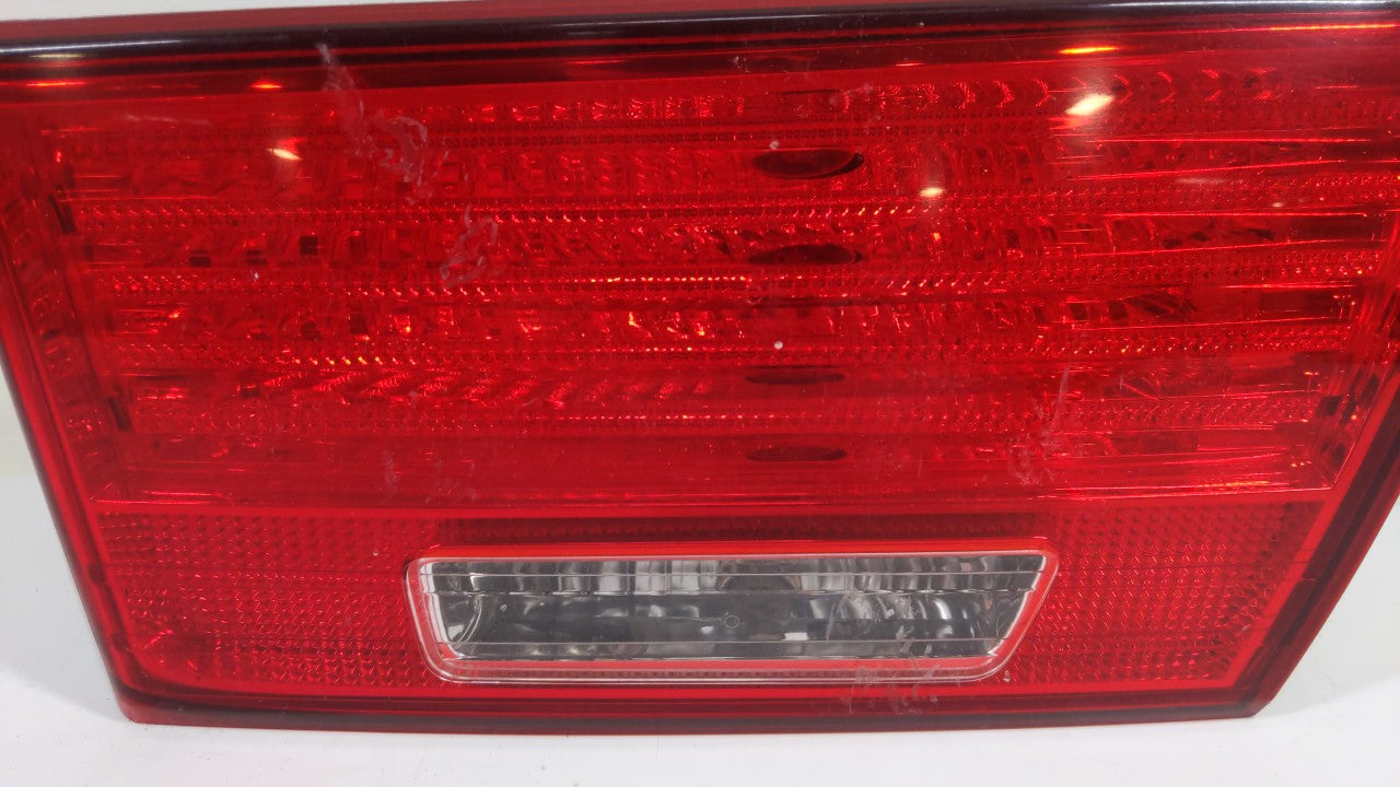 2006 Hyundai Sonata Tail Light Assembly Passenger Right OEM P/N:92404-0A0 Fits Fits 2007 2008 OEM Used Auto Parts - Oemuseda