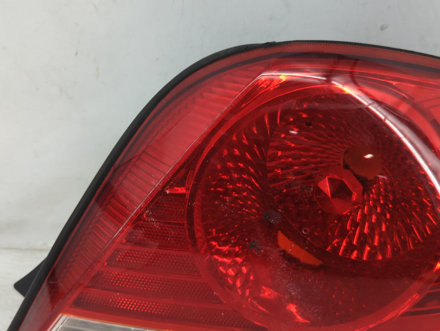 2005-2006 Hyundai Tiburon Tail Light Assembly Passenger Right OEM P/N:92402-2CXXX Fits Fits 2005 2006 OEM Used Auto Parts - 