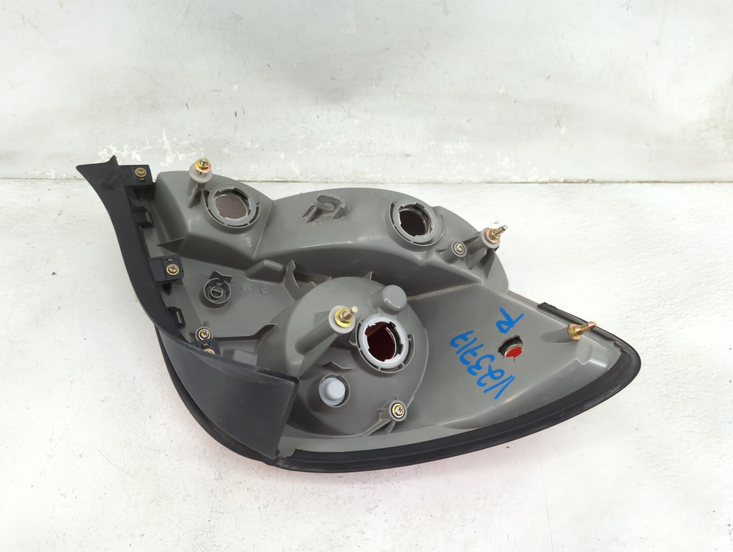 2005-2006 Hyundai Tiburon Tail Light Assembly Passenger Right OEM P/N:92402-2CXXX Fits Fits 2005 2006 OEM Used Auto Parts - 