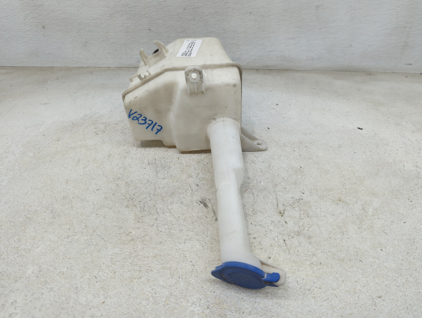 2005-2008 Hyundai Tiburon Windshield Washer Fluid Reservoir Bottle Oem 1465675 - Oemusedautoparts1.com
