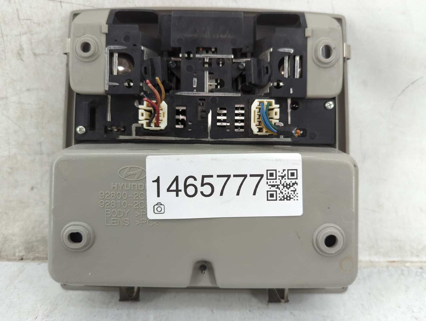 2005-2006 Hyundai Tiburon Overhead Roof Console 1465777 - Oemusedautoparts1.com
