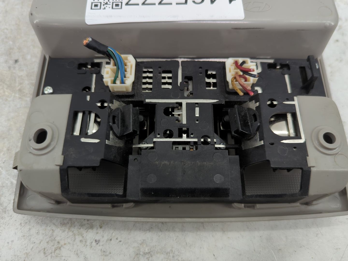 2005-2006 Hyundai Tiburon Overhead Roof Console 1465777 - Oemusedautoparts1.com