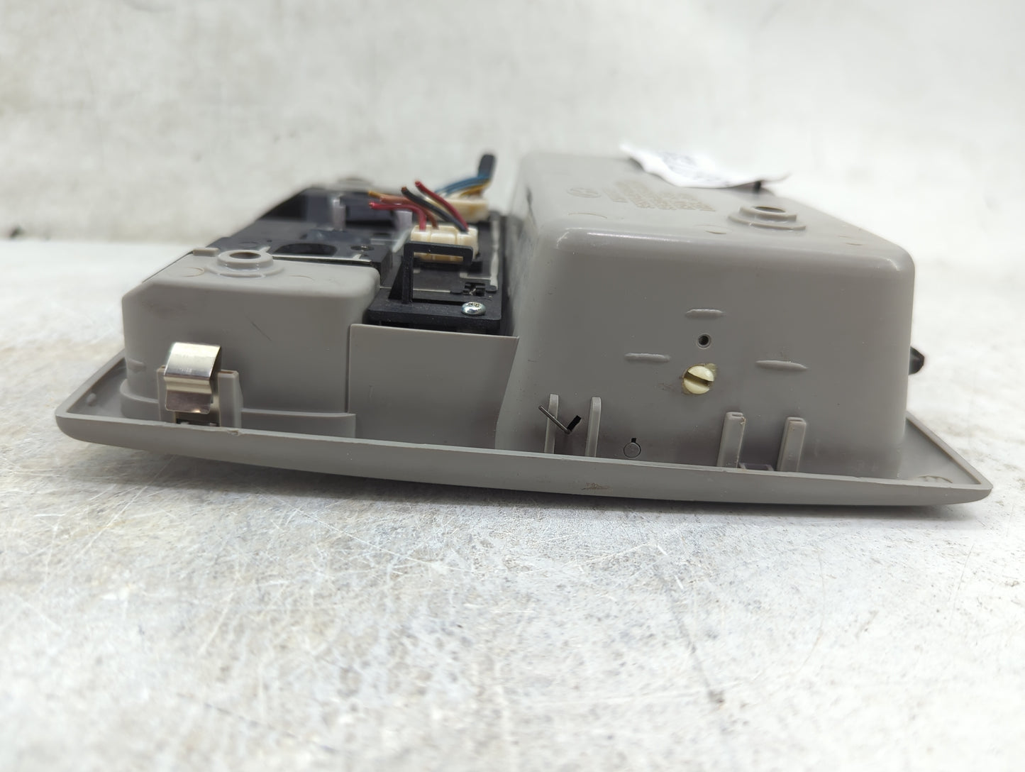 2005-2006 Hyundai Tiburon Overhead Roof Console 1465777 - Oemusedautoparts1.com