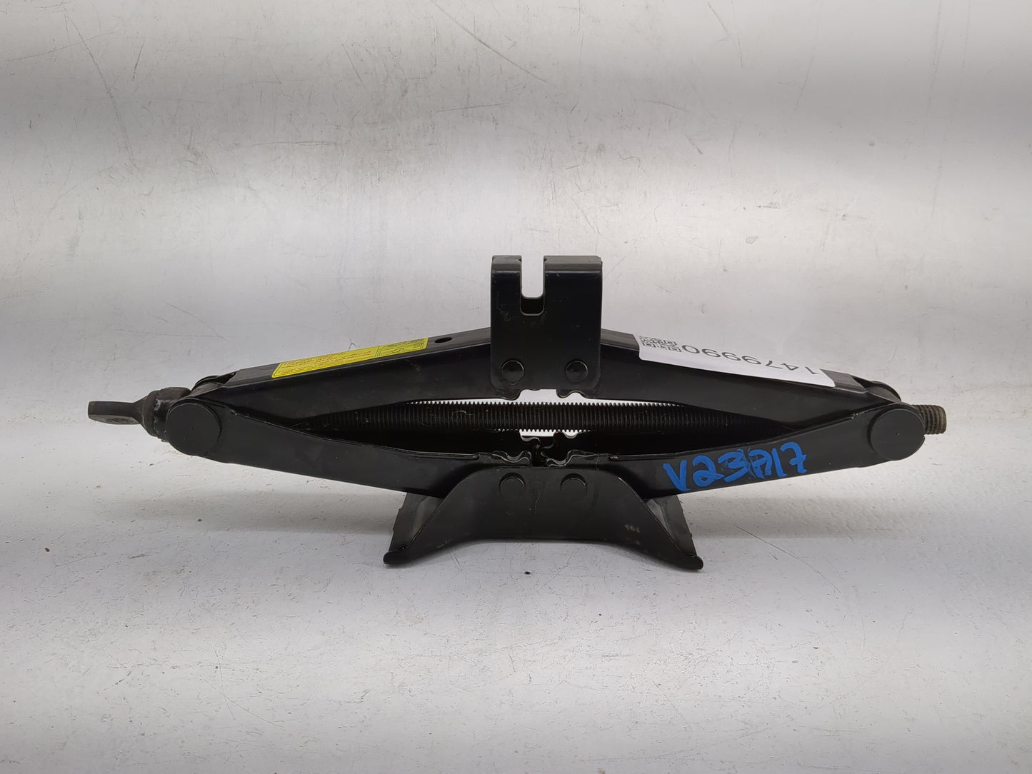 2006 Hyundai Tiburon Spare Scissor Car Jack 1479990 - Oemusedautoparts1.com