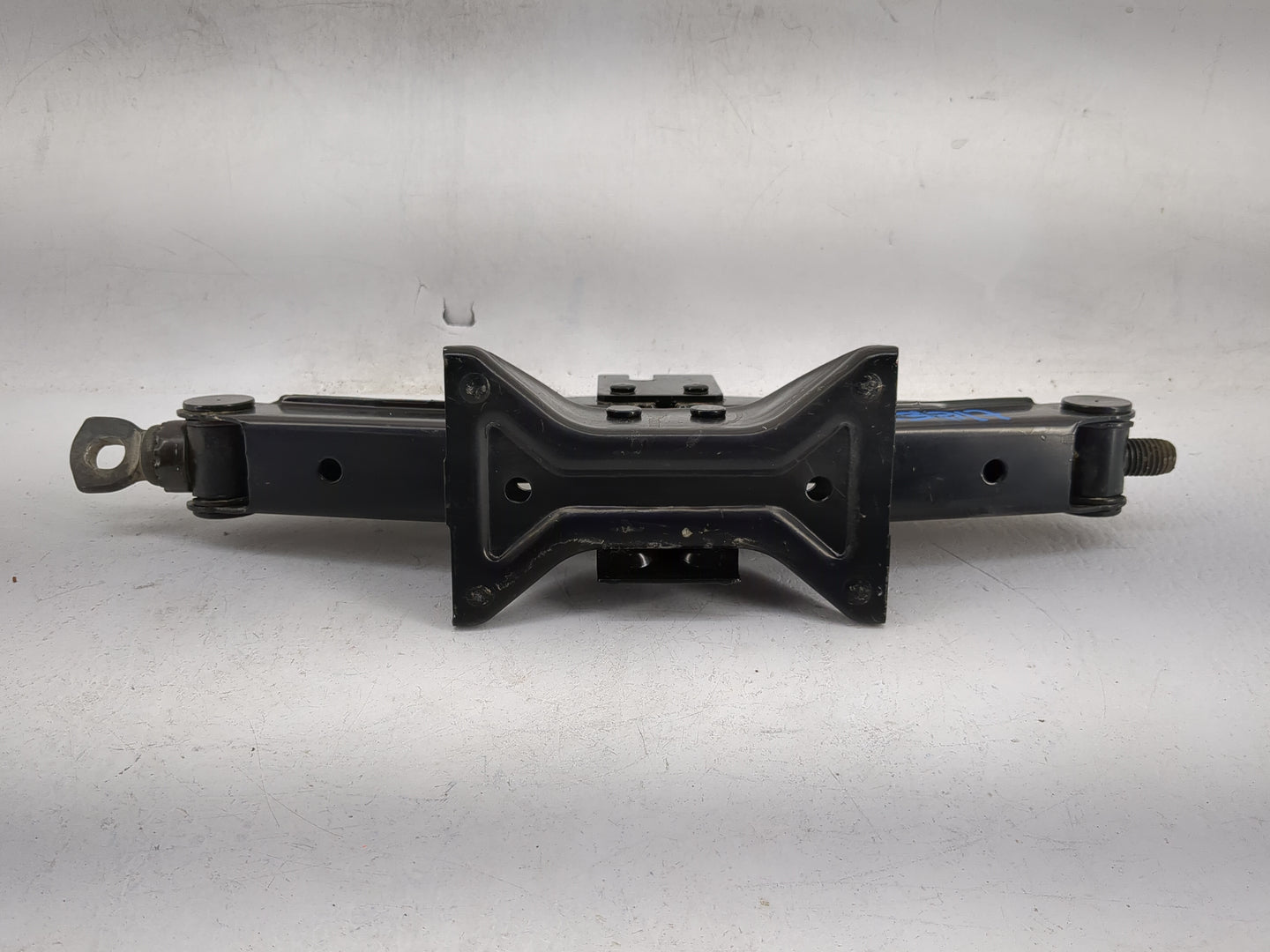 2006 Hyundai Tiburon Spare Scissor Car Jack 1479990 - Oemusedautoparts1.com