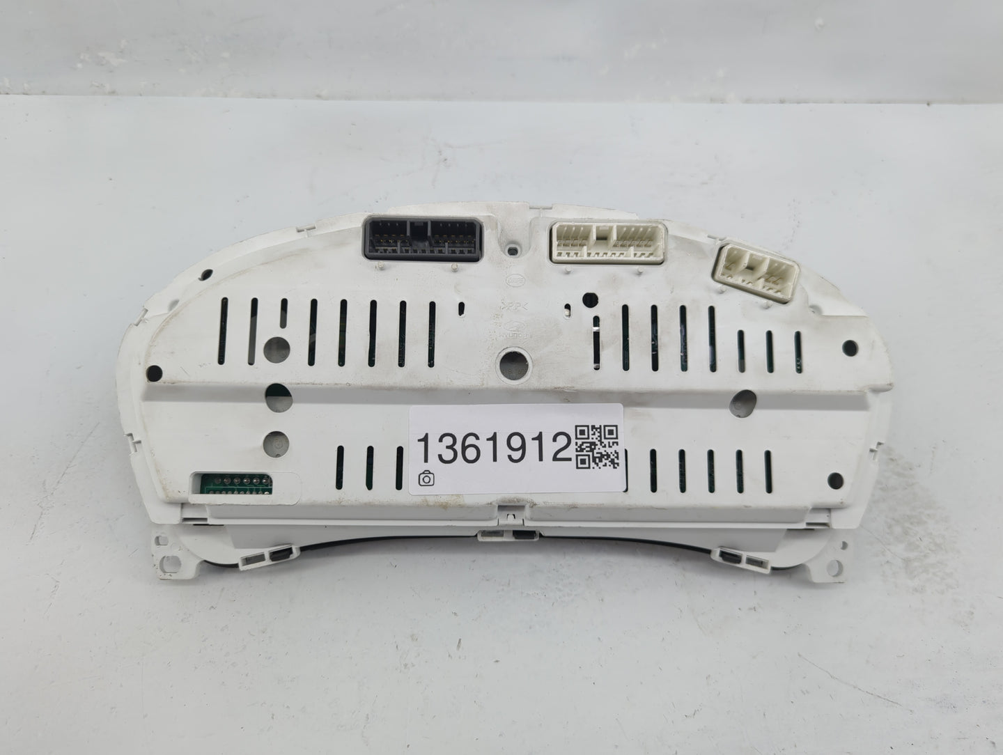 2005-2006 Hyundai Tucson Instrument Cluster Speedometer Gauges P/N:94001-2E130 Fits Fits 2005 2006 OEM Used Auto Parts - Oem