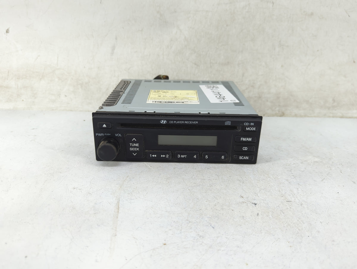 2005-2006 Hyundai Tucson Radio AM FM Cd Player Receiver Replacement P/N:96160-2E101 961602E101 Fits Fits 2005 2006 OEM Used 
