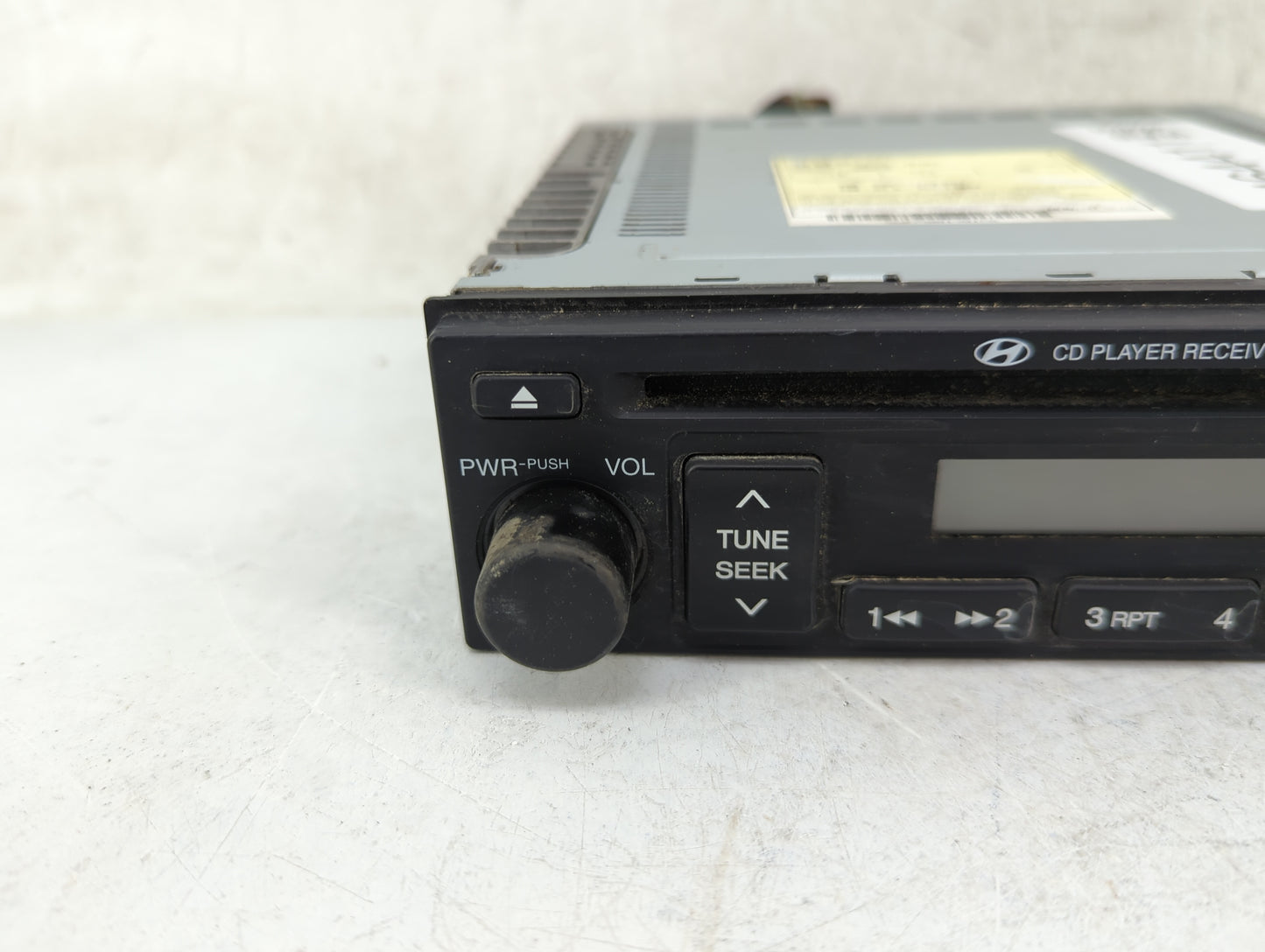 2005-2006 Hyundai Tucson Radio AM FM Cd Player Receiver Replacement P/N:96160-2E101 961602E101 Fits Fits 2005 2006 OEM Used 