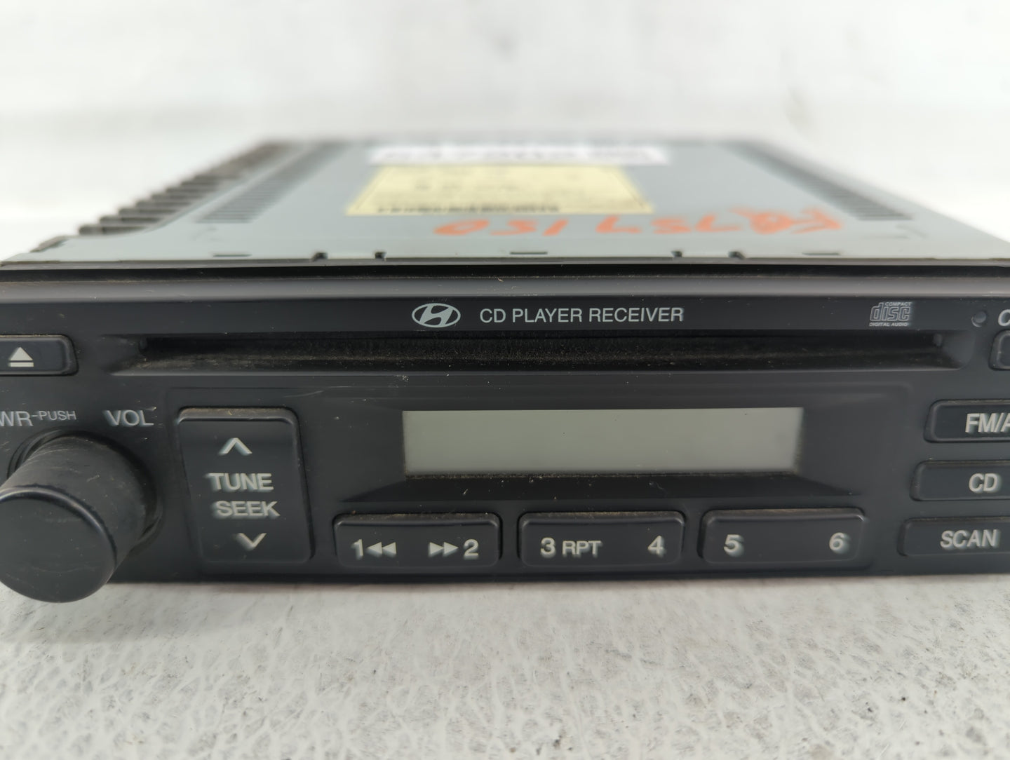 2005-2006 Hyundai Tucson Radio AM FM Cd Player Receiver Replacement P/N:96160-2E101 Fits Fits 2005 2006 OEM Used Auto Parts 