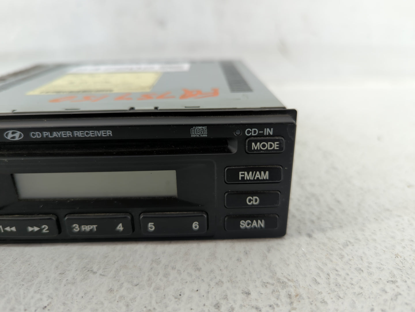 2005-2006 Hyundai Tucson Radio AM FM Cd Player Receiver Replacement P/N:96160-2E101 Fits Fits 2005 2006 OEM Used Auto Parts 