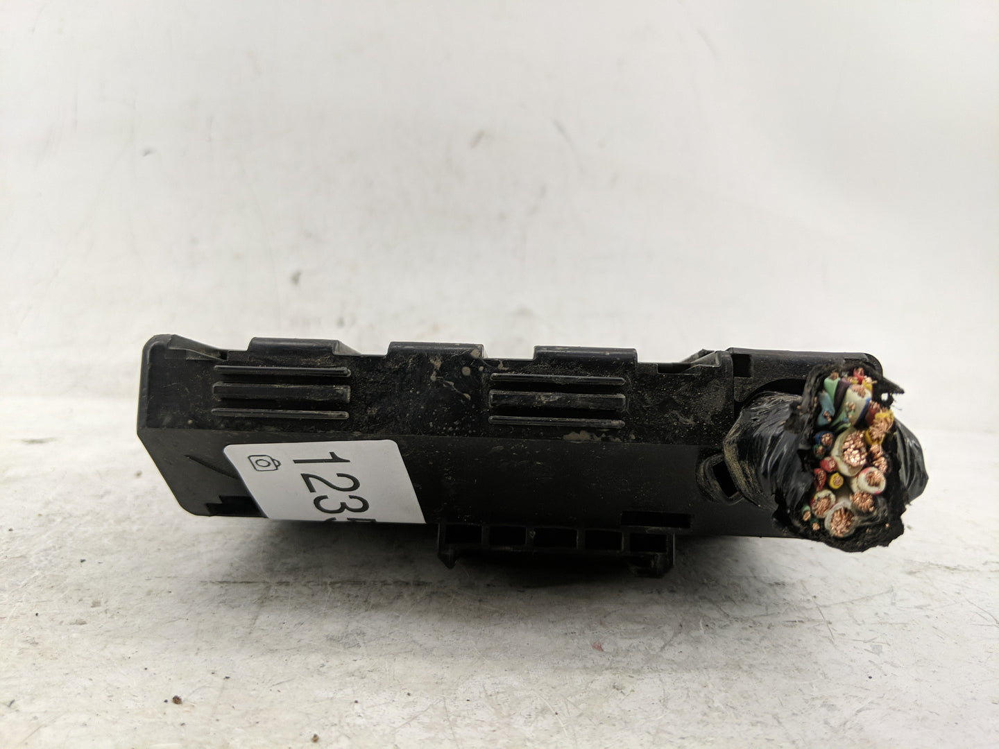 2005-2006 Infiniti G35 Fusebox Fuse Box Panel Relay Module Fits Fits 2005 2006 OEM Used Auto Parts - Oemusedautoparts1.com