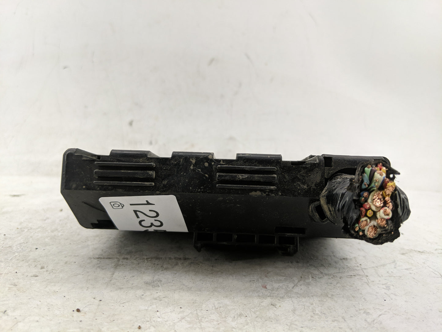2005-2006 Infiniti G35 Fusebox Fuse Box Panel Relay Module Fits Fits 2005 2006 OEM Used Auto Parts - Oemusedautoparts1.com