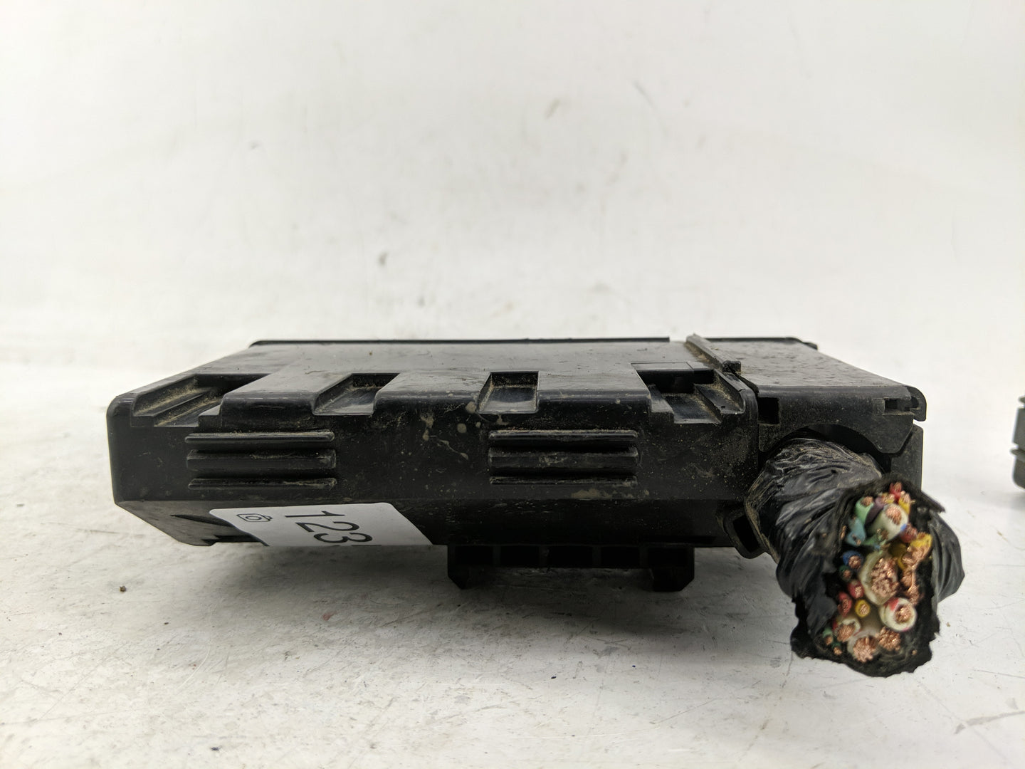 2005-2006 Infiniti G35 Fusebox Fuse Box Panel Relay Module Fits Fits 2005 2006 OEM Used Auto Parts - Oemusedautoparts1.com