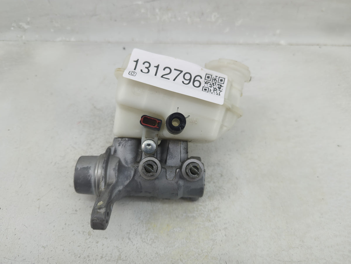 2005-2007 Infiniti G35 Brake Master Cylinder - Oemusedautoparts1.com