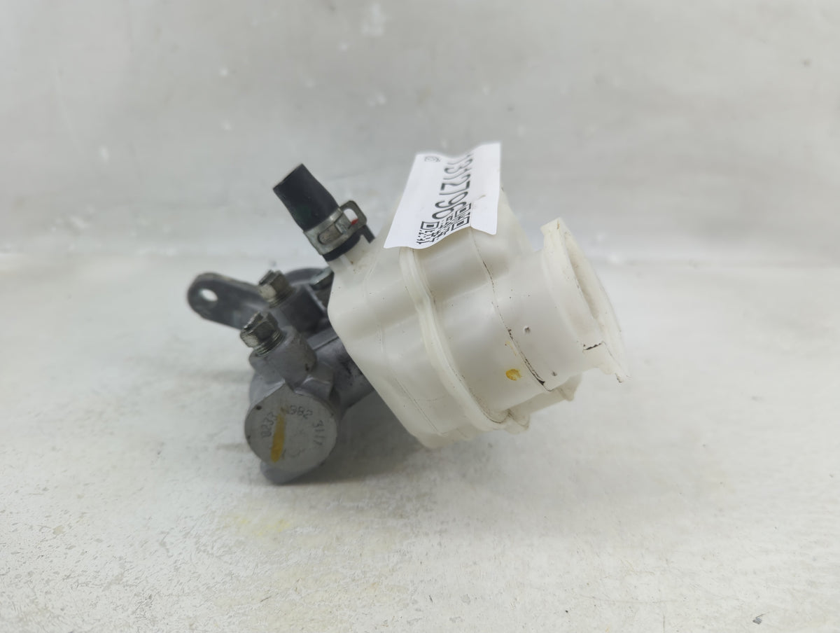2005-2007 Infiniti G35 Brake Master Cylinder - Oemusedautoparts1.com
