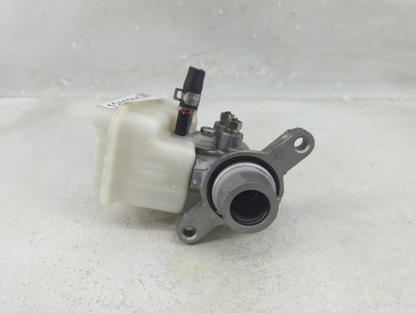 2005-2007 Infiniti G35 Brake Master Cylinder - Oemusedautoparts1.com