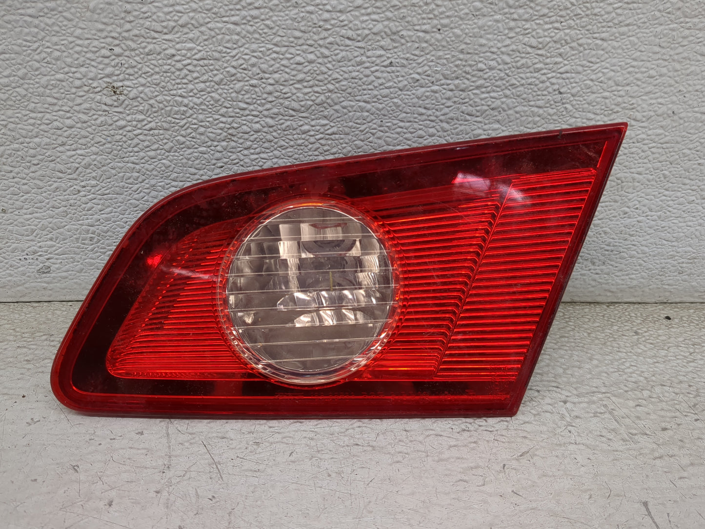 2005-2006 Infiniti G35 Passenger Right Side Deck Lid Mounted Tail Light - Oemusedautoparts1.com