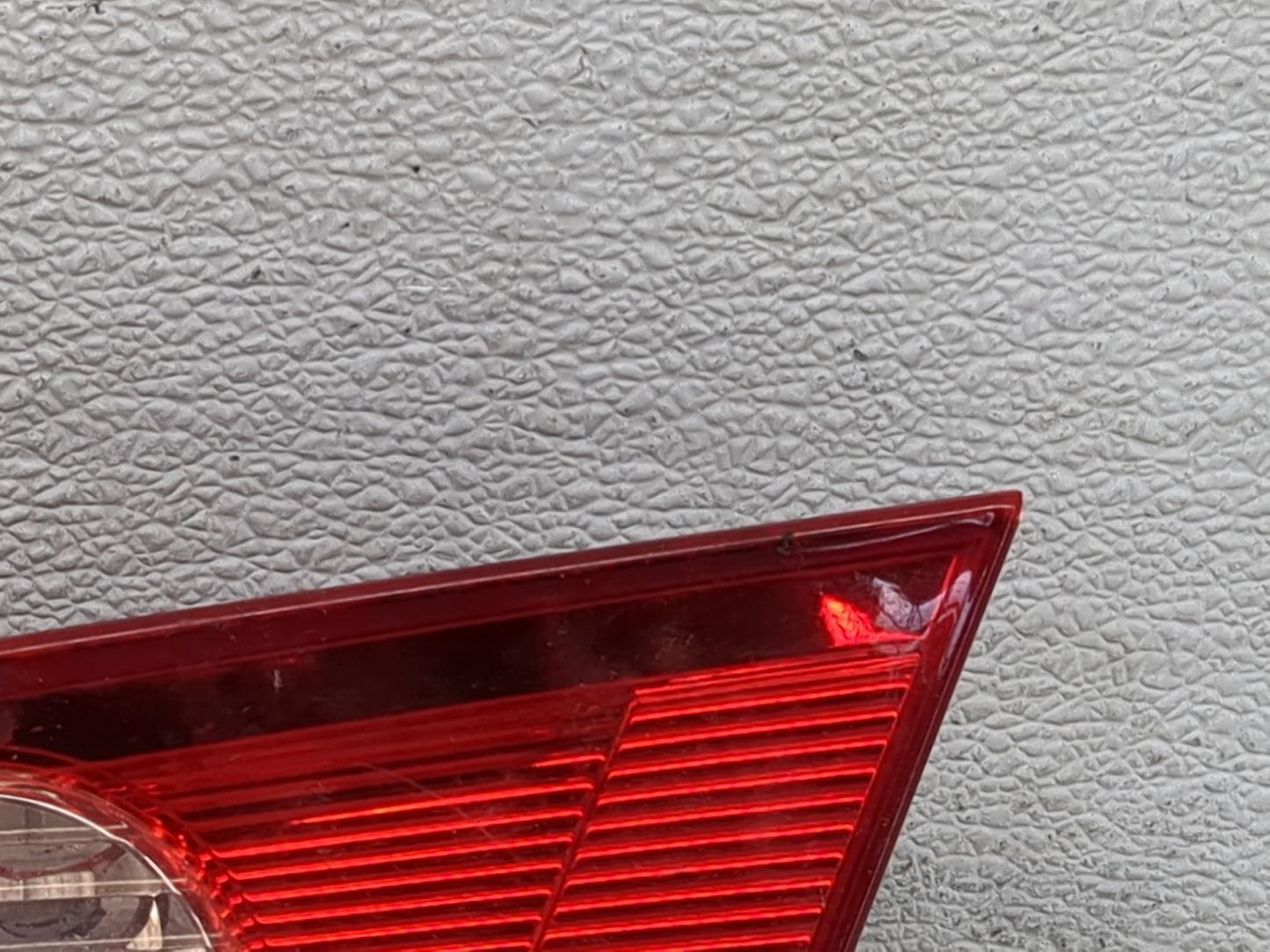 2005-2006 Infiniti G35 Passenger Right Side Deck Lid Mounted Tail Light - Oemusedautoparts1.com