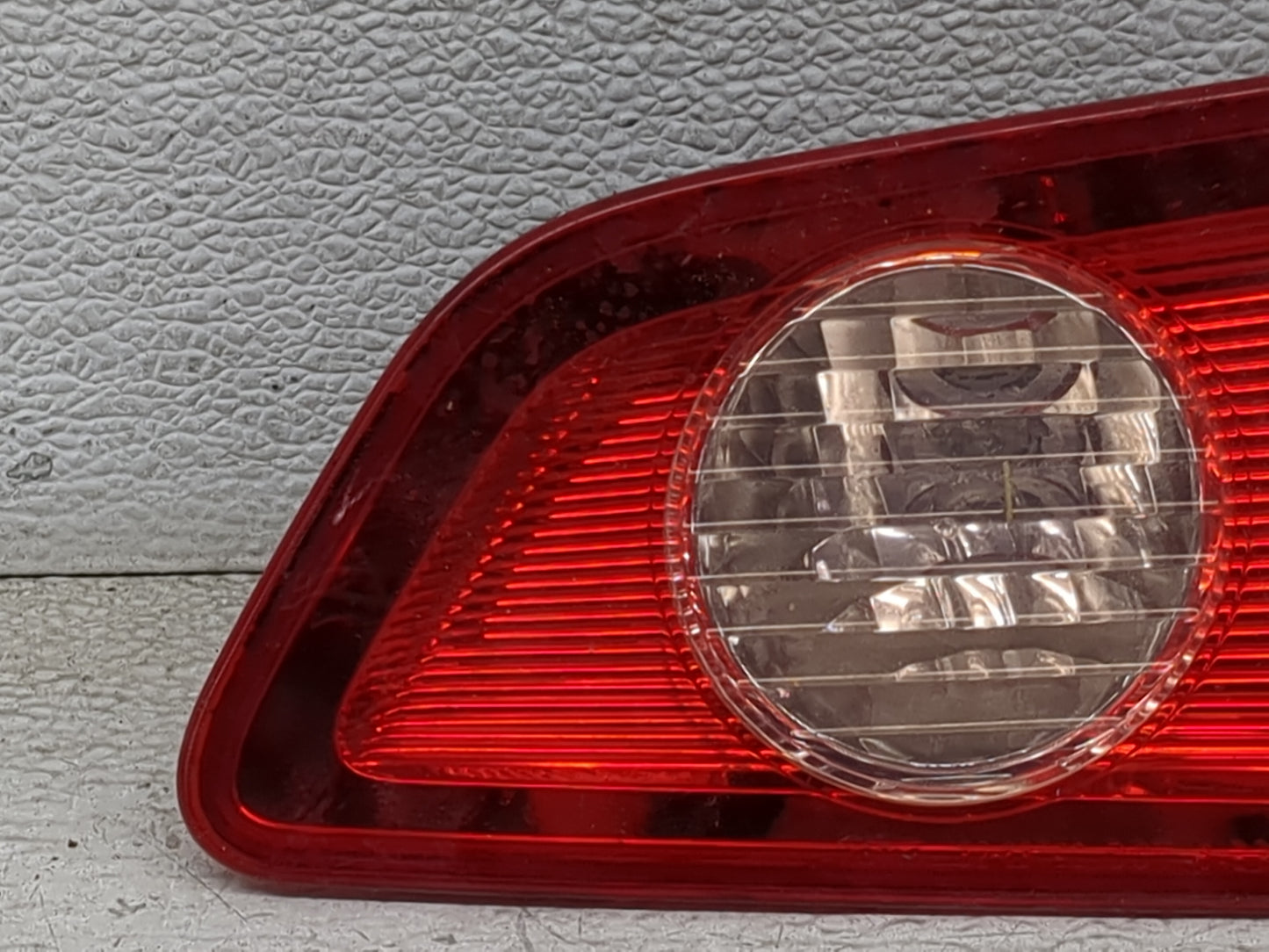 2005-2006 Infiniti G35 Passenger Right Side Deck Lid Mounted Tail Light - Oemusedautoparts1.com