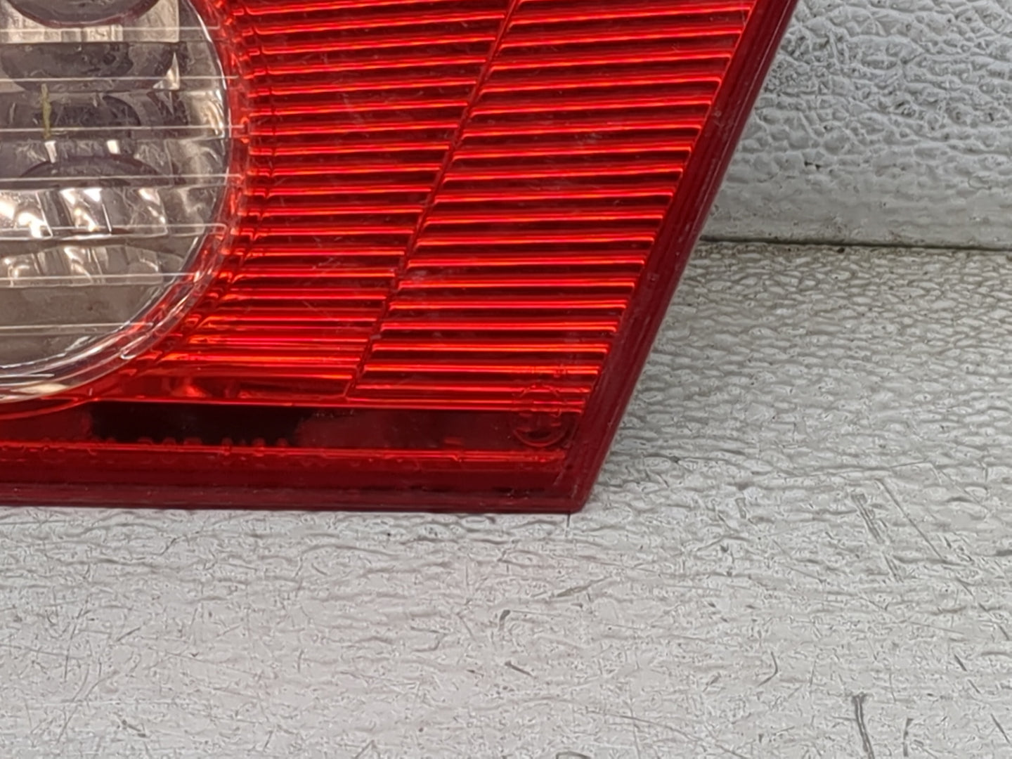 2005-2006 Infiniti G35 Passenger Right Side Deck Lid Mounted Tail Light - Oemusedautoparts1.com