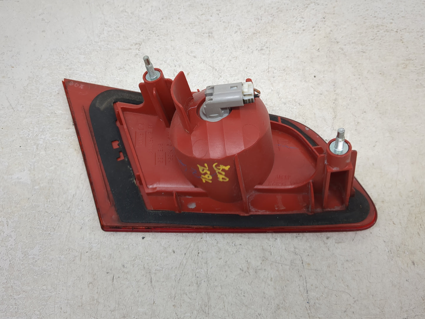 2005-2006 Infiniti G35 Passenger Right Side Deck Lid Mounted Tail Light - Oemusedautoparts1.com