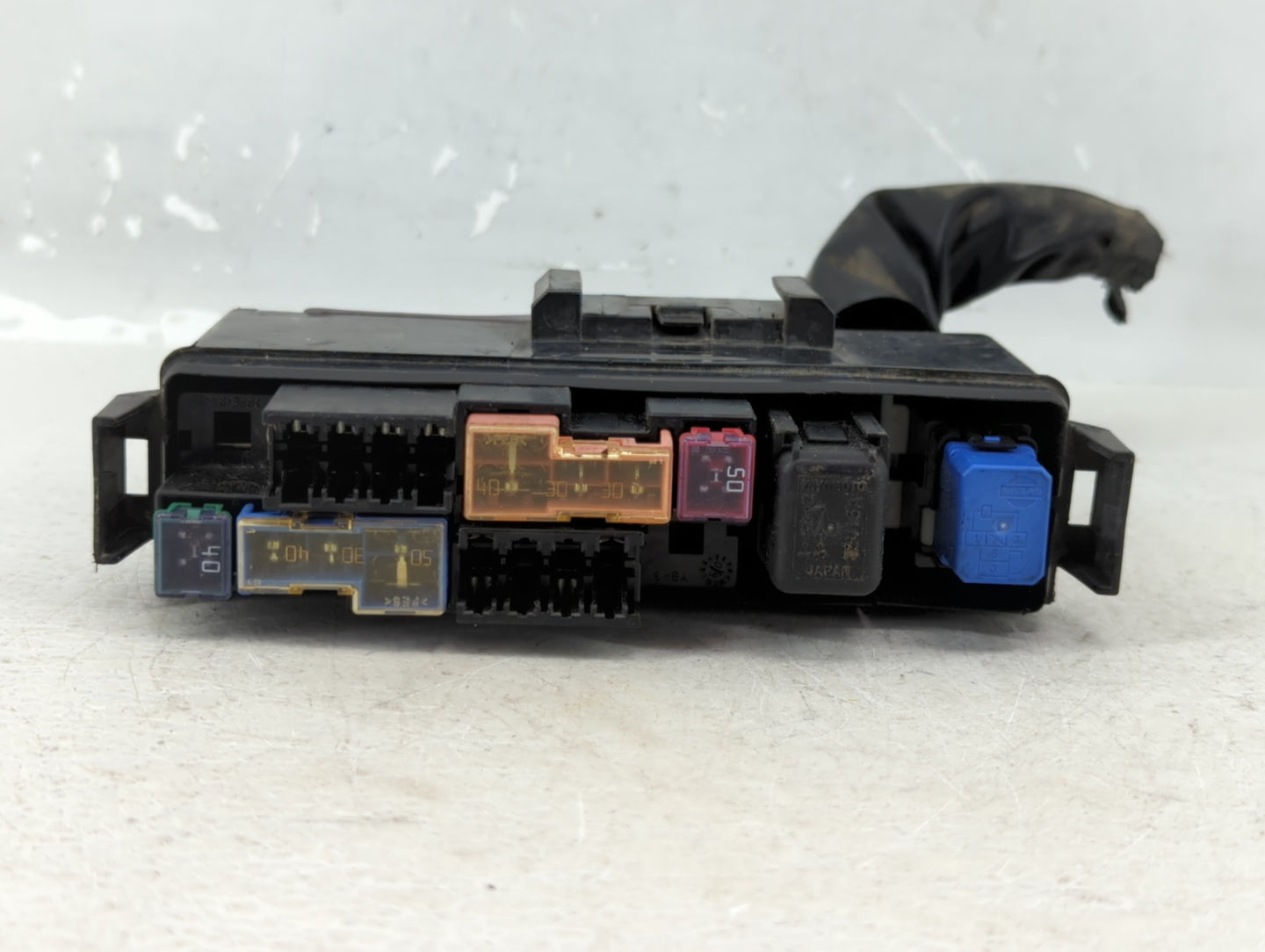 2005-2006 Infiniti G35 Fusebox Fuse Box Panel Relay Module P/N:7154-5226 7254-5226 Fits Fits 2005 2006 OEM Used Auto Parts -
