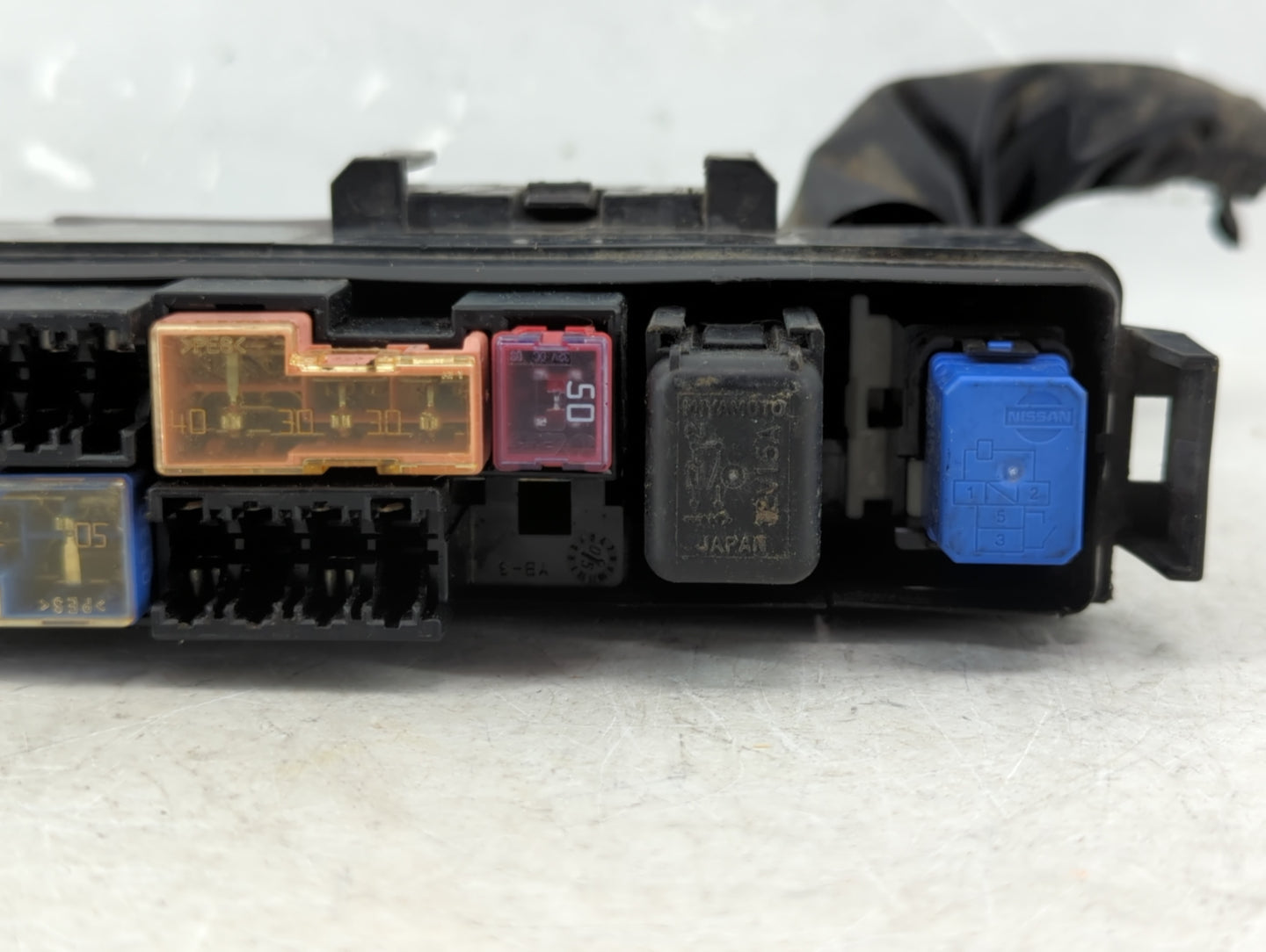 2005-2006 Infiniti G35 Fusebox Fuse Box Panel Relay Module P/N:7154-5226 7254-5226 Fits Fits 2005 2006 OEM Used Auto Parts -