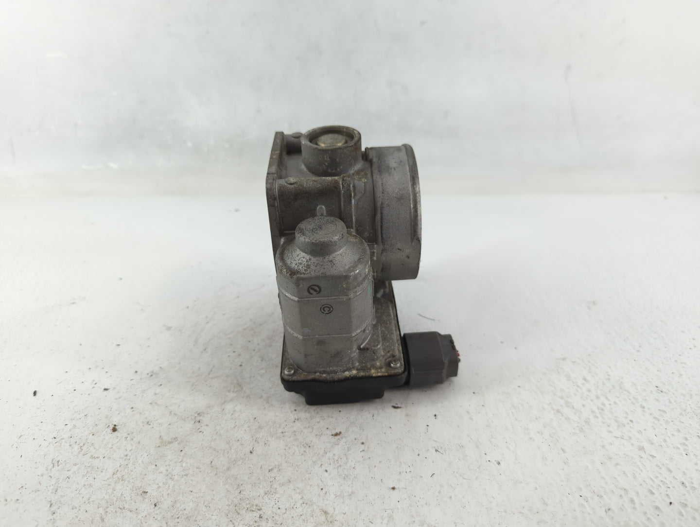 2006-2007 Infiniti G35 Throttle Body P/N:RME70-04 Fits Fits 2006 2007 2008 2009 OEM Used Auto Parts - Oemusedautoparts1.com