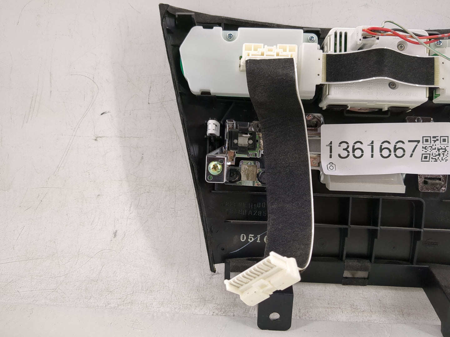 2006-2007 Infiniti M35 Radio Control Panel - Oemusedautoparts1.com