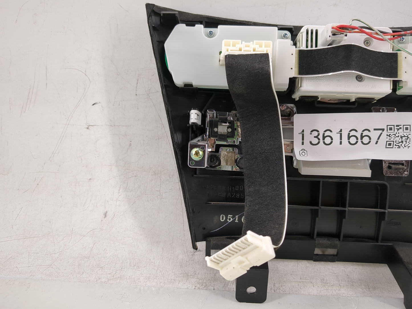 2006-2007 Infiniti M35 Radio Control Panel - Oemusedautoparts1.com
