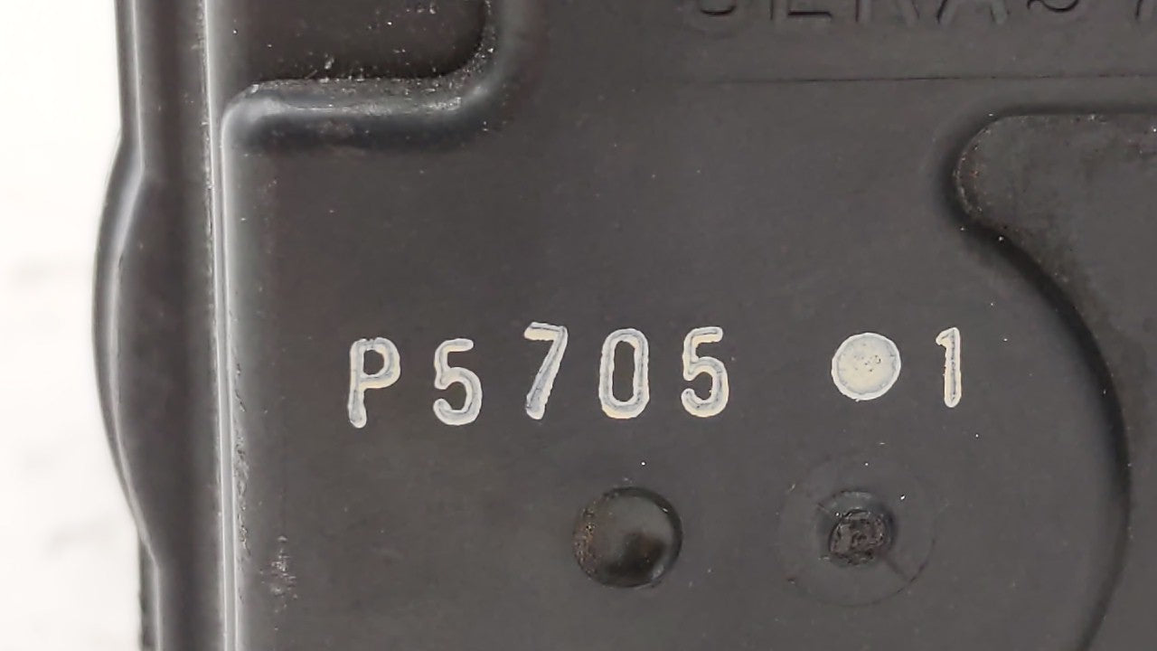 2006 Infiniti M35 Throttle Body P/N:RME70-04 A576-01, RME70 Fits Fits 2002 2003 2004 2005 OEM Used Auto Parts - Oemusedautop